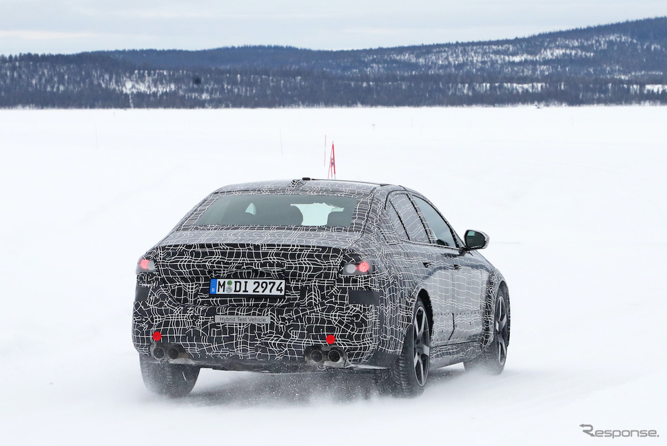 BMW M5 プロトタイプ(スクープ写真)《APOLLO NEWS SERVICE》