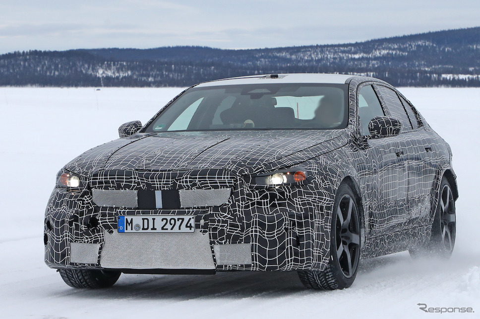BMW M5 プロトタイプ(スクープ写真)《APOLLO NEWS SERVICE》