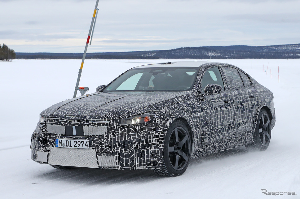 BMW M5 プロトタイプ(スクープ写真)《APOLLO NEWS SERVICE》