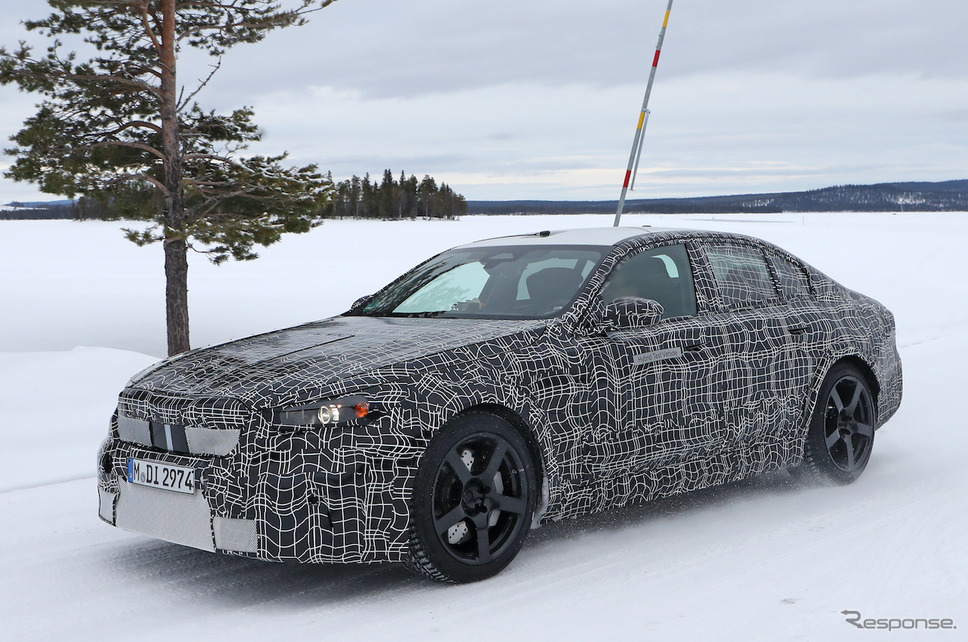 BMW M5 プロトタイプ(スクープ写真)《APOLLO NEWS SERVICE》