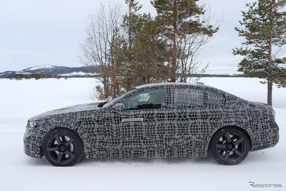 BMW M5 プロトタイプ(スクープ写真)《APOLLO NEWS SERVICE》