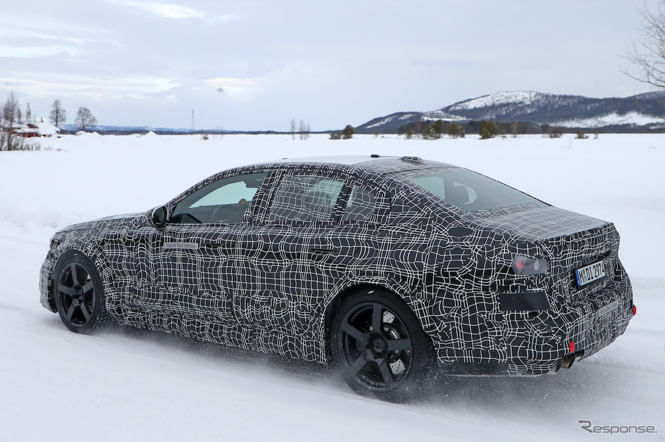BMW M5 プロトタイプ(スクープ写真)《APOLLO NEWS SERVICE》