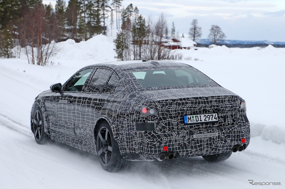 BMW M5 プロトタイプ(スクープ写真)《APOLLO NEWS SERVICE》