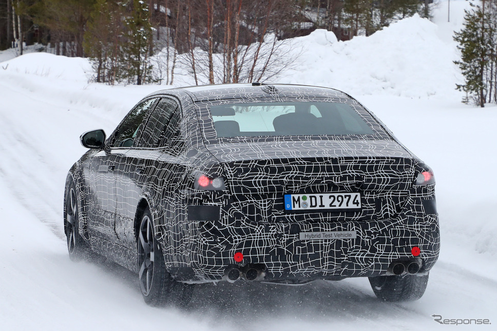 BMW M5 プロトタイプ(スクープ写真)《APOLLO NEWS SERVICE》