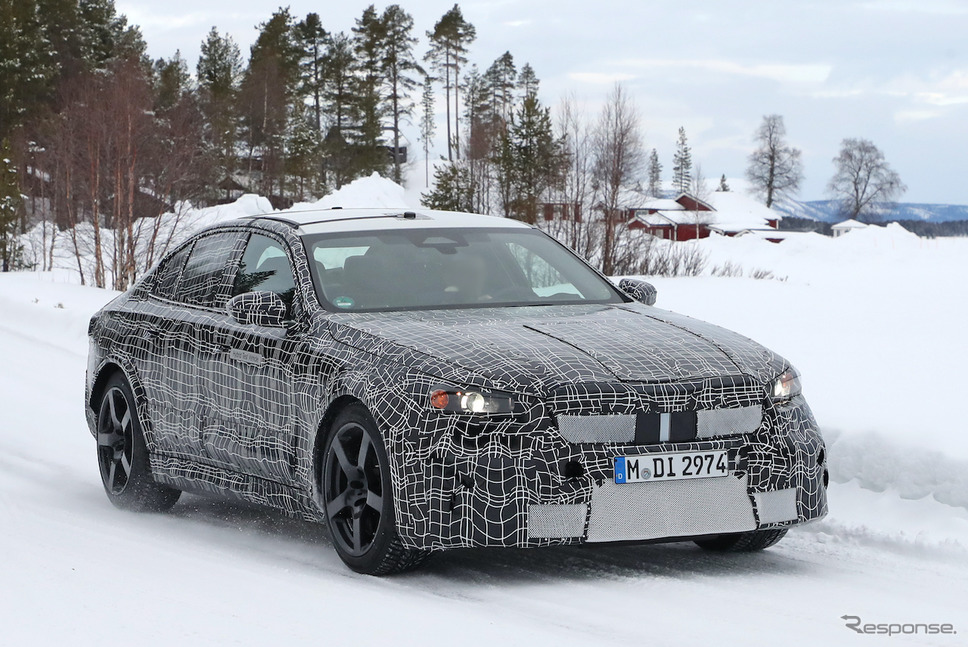 BMW M5 プロトタイプ(スクープ写真)《APOLLO NEWS SERVICE》