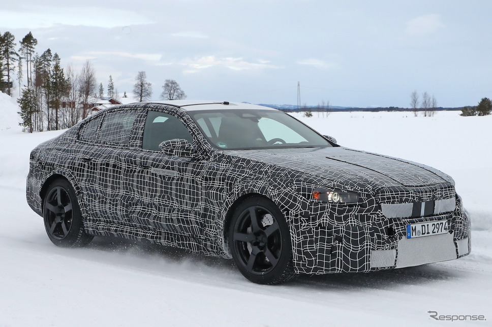 BMW M5 プロトタイプ(スクープ写真)《APOLLO NEWS SERVICE》
