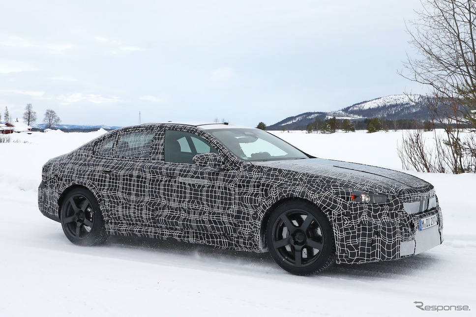 BMW M5 プロトタイプ(スクープ写真)《APOLLO NEWS SERVICE》