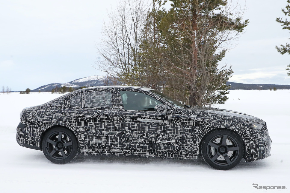 BMW M5 プロトタイプ(スクープ写真)《APOLLO NEWS SERVICE》