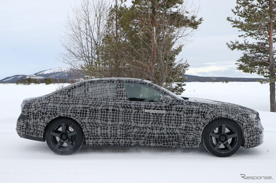 BMW M5 プロトタイプ(スクープ写真)《APOLLO NEWS SERVICE》