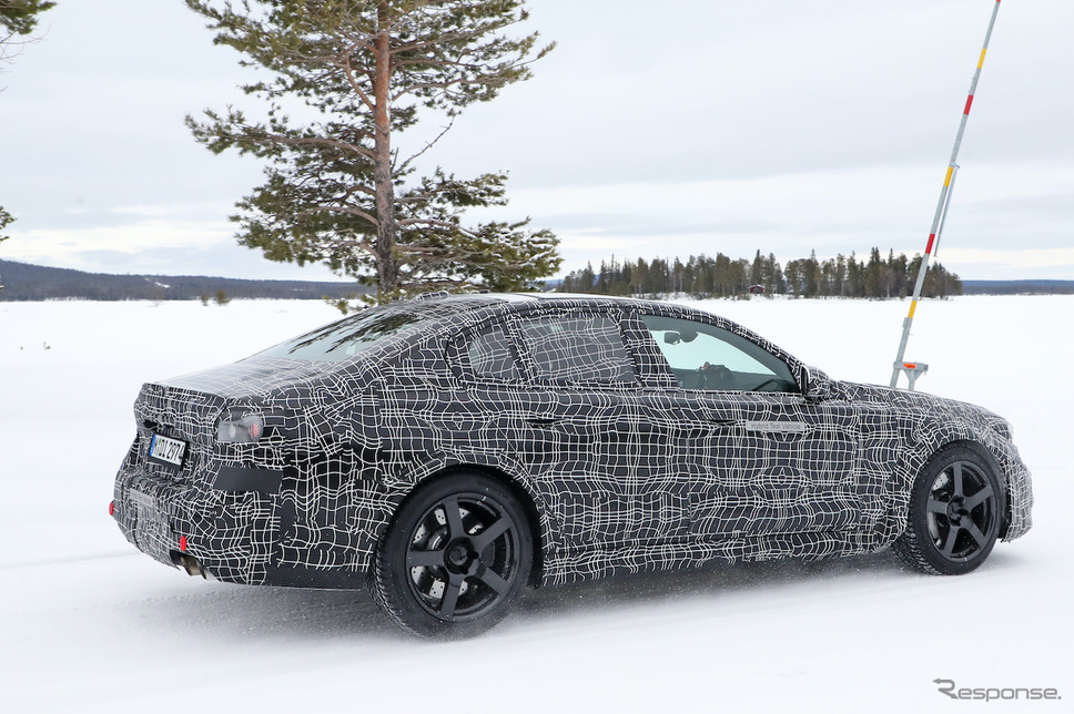 BMW M5 プロトタイプ(スクープ写真)《APOLLO NEWS SERVICE》