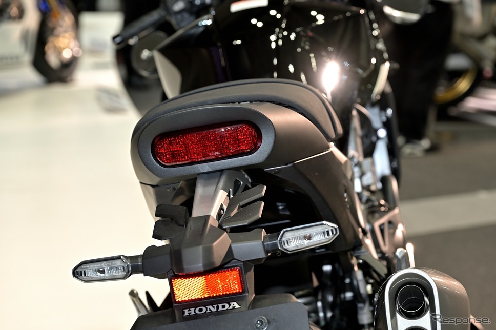 ホンダ ホーク11(東京モーターサイクルショー2022)《写真撮影 雪岡直樹》