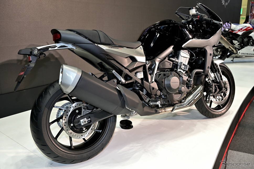 ホンダ ホーク11(東京モーターサイクルショー2022)《写真撮影 雪岡直樹》