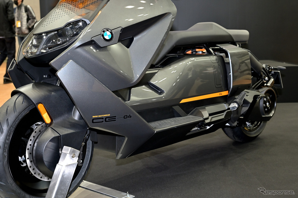 BMW CE 04(東京モーターサイクルショー2022)《写真撮影 雪岡直樹》