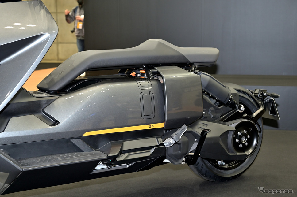 BMW CE 04(東京モーターサイクルショー2022)《写真撮影 雪岡直樹》