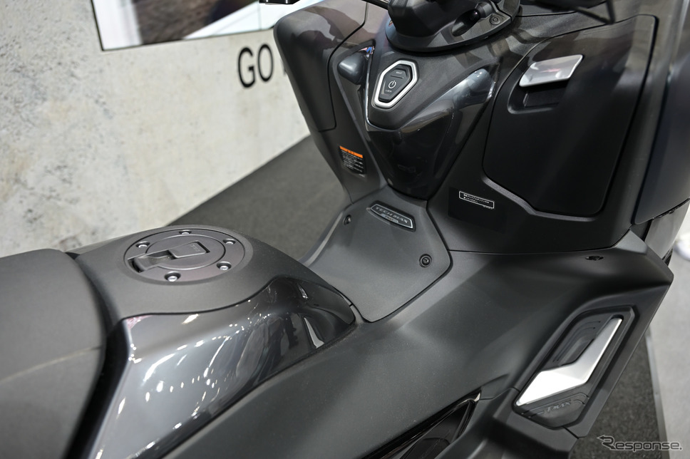 ヤマハ TMAX 新型(東京モーターサイクルショー2022)《写真撮影 雪岡直樹》