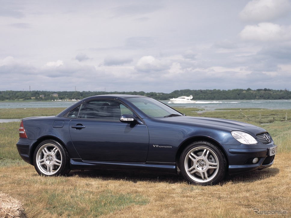 メルセデスベンツSLK320AMG（2000年）《Photo by National Motor Museum/Heritage Images/ゲッティイメージズ》