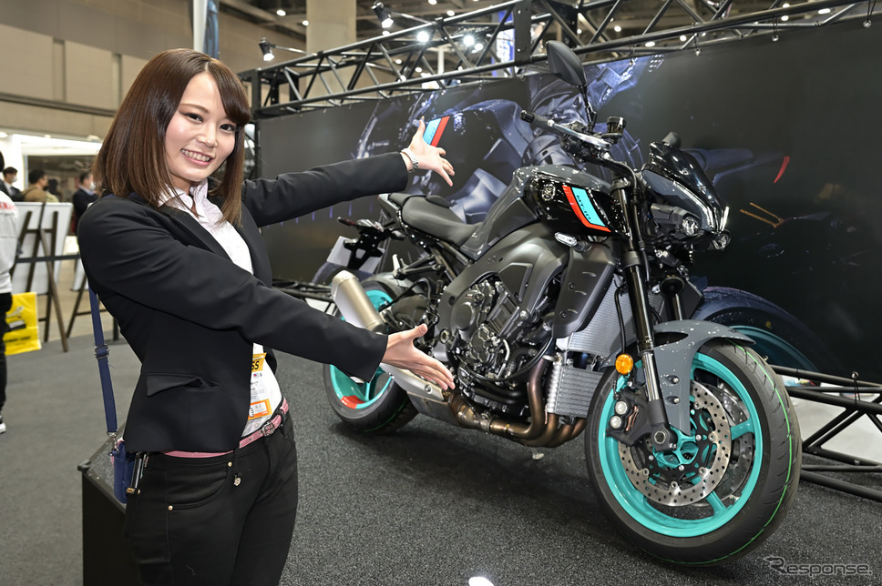 小鳥遊レイラさん(ことりちゃん)とヤマハ MT-10《写真撮影 雪岡直樹》