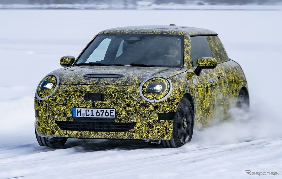 MINI ハッチバック 次期型のEVプロトタイプ《photo by MINI》