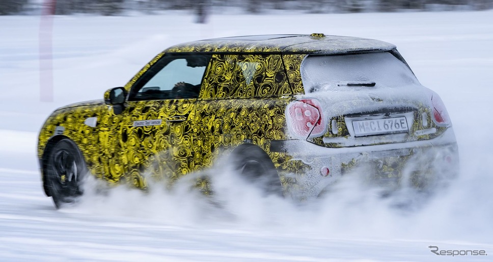 MINI ハッチバック 次期型のEVプロトタイプ《photo by MINI》