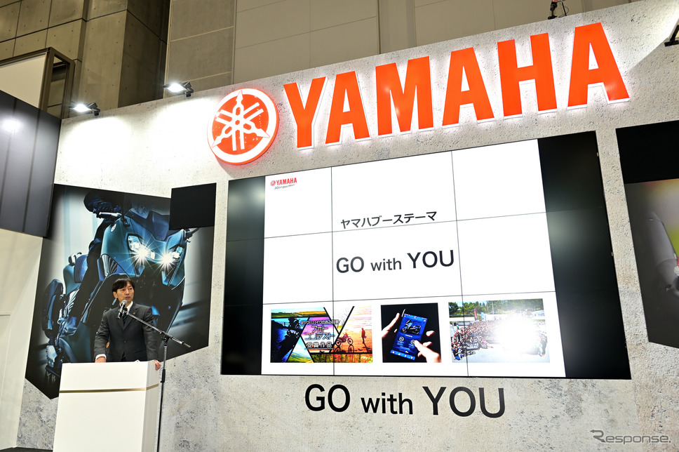 ヤマハ発動機販売 石井謙司 代表取締役社長が発表したヤマハのコンセプト「GO with YOU」(東京モーターサイクルショー2022)《写真撮影 雪岡直樹》