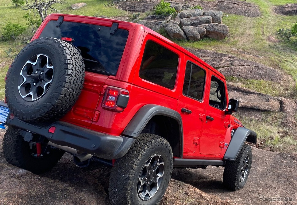設計を共有する2.0リットル直列4気筒ガソリンターボエンジンを搭載するジープ・ラングラー《photo by Jeep》