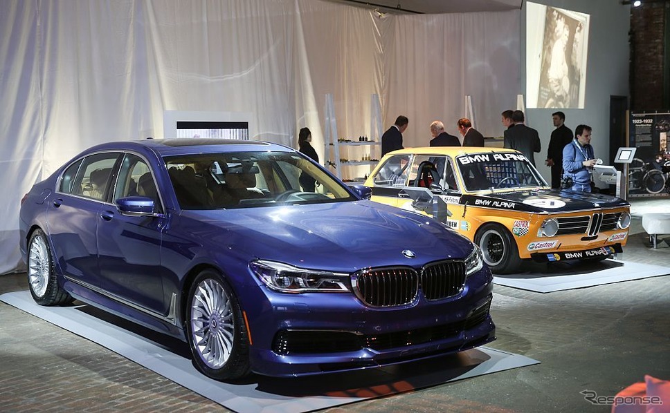 BMWアルピナB7 xDrive(手前、ジュネーブモーターショー2016)《Photo by Cem Ozdel/Anadolu Agency/ゲッティイメージズ》