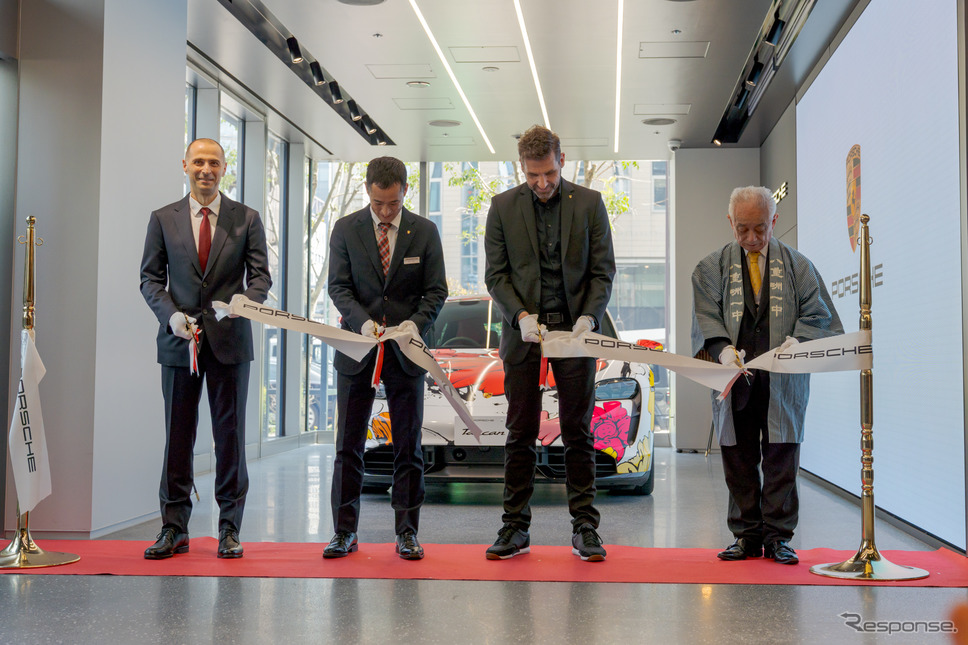 テープカット式典ではPAIG Japan Automotive Investment合同会社代表取締役イヴァイロ・プレヴ氏(左端)も参加。《写真撮影 関口敬文》