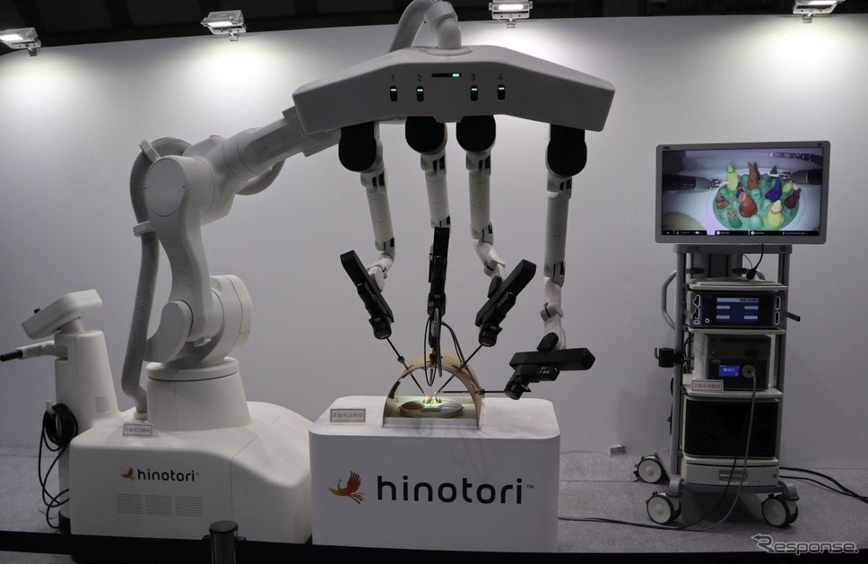 川崎重工が展示していた手術ロボ「HINOTORI」《写真撮影 中尾真二》