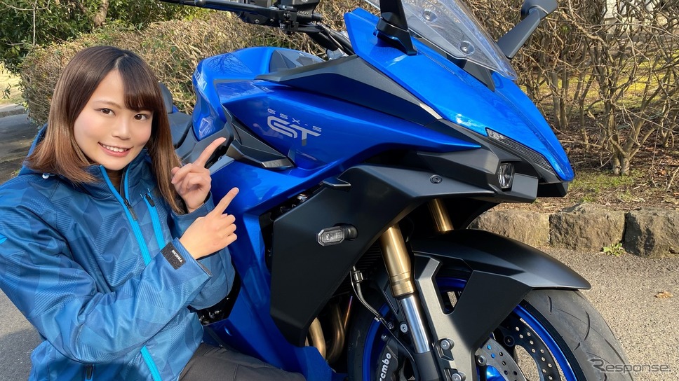 スズキ GSX-S1000GTと小鳥遊レイラさん《写真提供WITH ME》