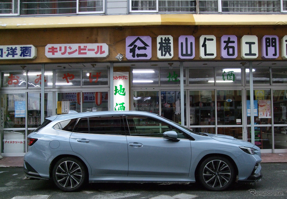 およそ1000kmを走ったスバル レヴォーグ 1.8 STIスポーツ。昭和の香りがむんむんに漂う肘折温泉にて。《写真撮影 井元康一郎》