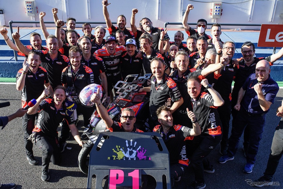 MotoGPクラス初優勝を飾ったアプリリアチーム《写真提供 ピアッジオ グループ ジャパン》