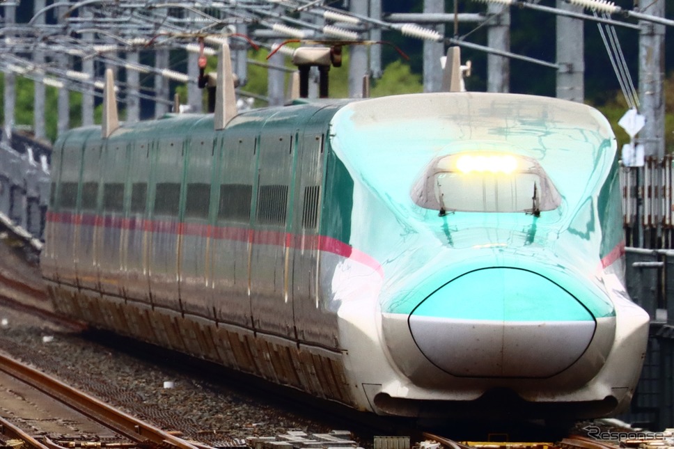 東北新幹線E5系。《写真提供 写真AC》
