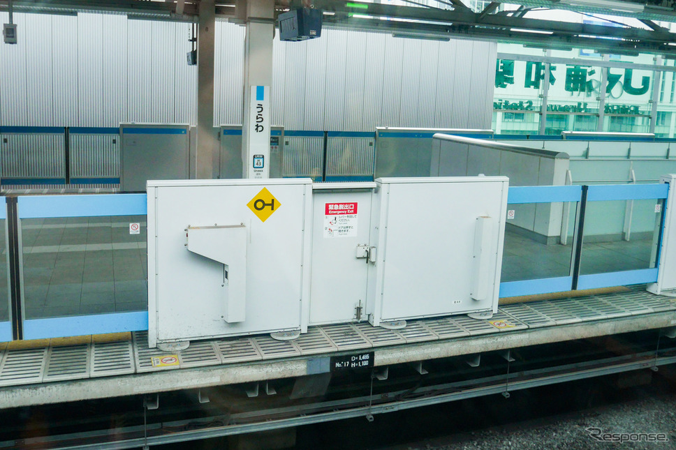 京浜東北線浦和駅のホームドア。京浜東北線では2022年度中に日暮里駅のホームドアを使用開始する予定。《写真撮影 佐藤正樹》