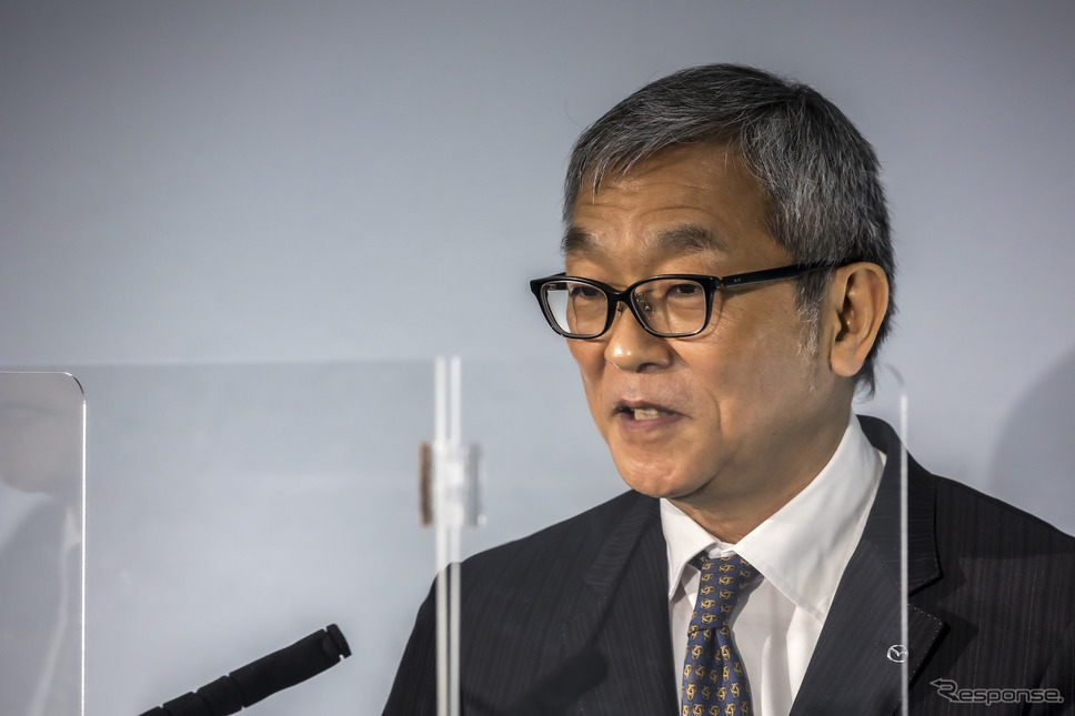 CX-60の新エンジンについて解説するマツダ執行役員の中井英二氏《写真提供 マツダ》