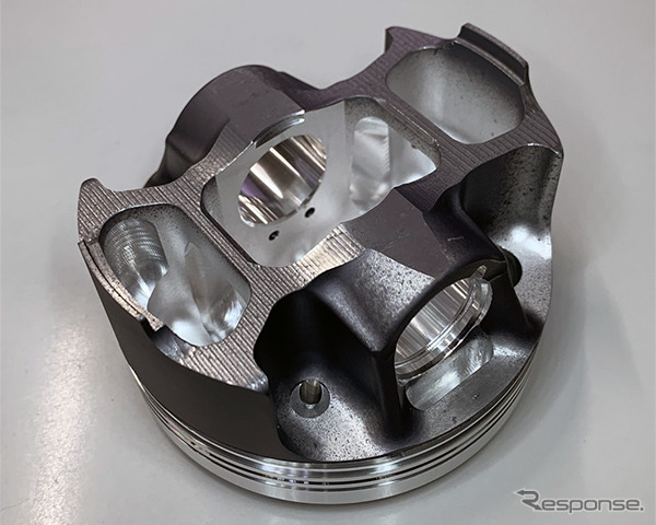 ブリッジ構造を採用した高剛性軽量ピストン《写真提供 HKS》