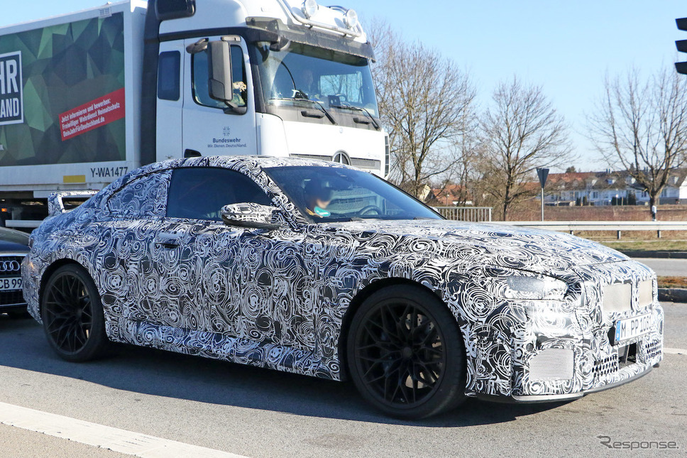 「Mパフォーマンスパッケージ」装着車と思われるBMW M2クーペ 新型プロトタイプ(スクープ写真)《APOLLO NEWS SERVICE》