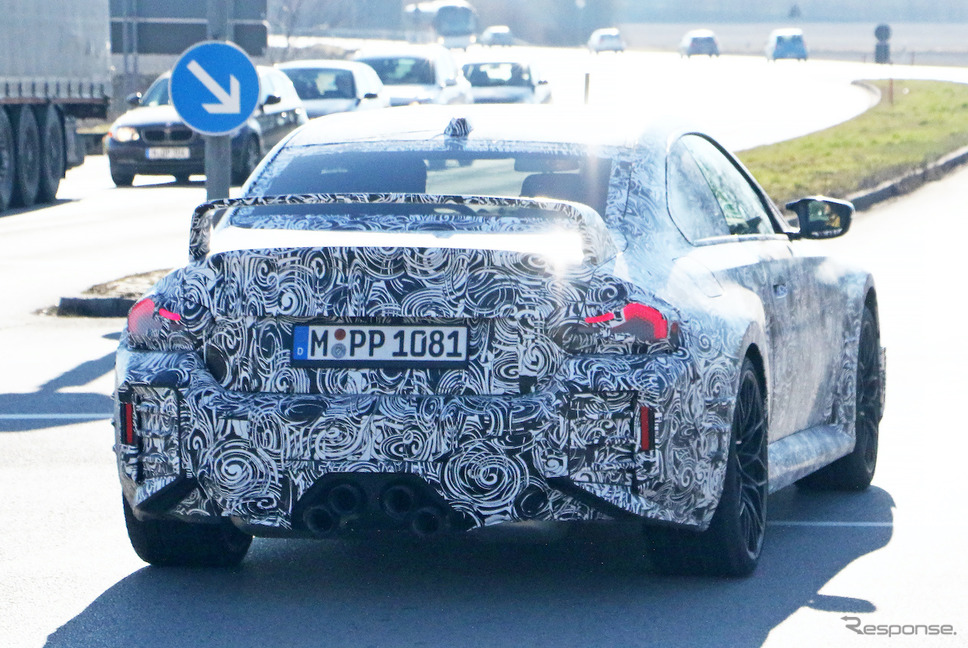 「Mパフォーマンスパッケージ」装着車と思われるBMW M2クーペ 新型プロトタイプ(スクープ写真)《APOLLO NEWS SERVICE》