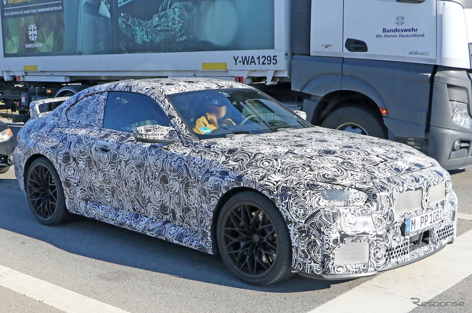 「Mパフォーマンスパッケージ」装着車と思われるBMW M2クーペ 新型プロトタイプ(スクープ写真)《APOLLO NEWS SERVICE》