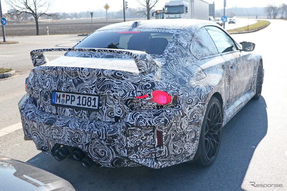 「Mパフォーマンスパッケージ」装着車と思われるBMW M2クーペ 新型プロトタイプ(スクープ写真)《APOLLO NEWS SERVICE》
