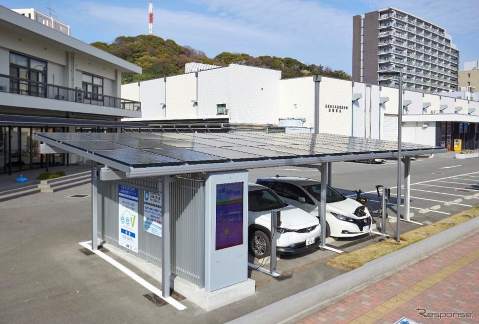 完全自立型EVシェアリングステーション（広島市内）《写真提供 中国電力》