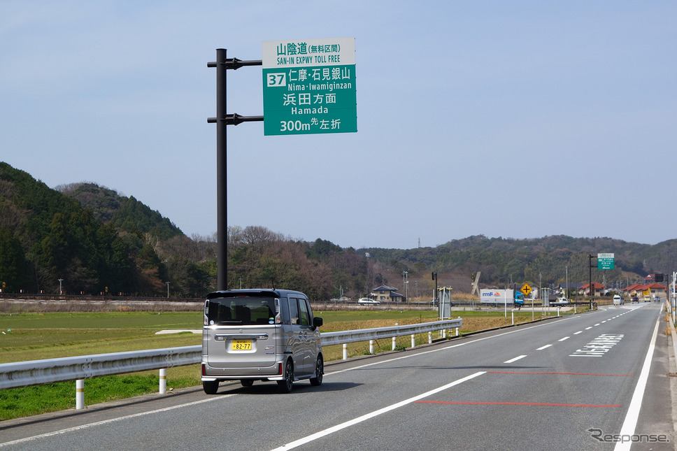 日本海側の山陰道を行く。瀬戸内の山陽道とは風土がまったく異なる。《写真撮影 井元康一郎》