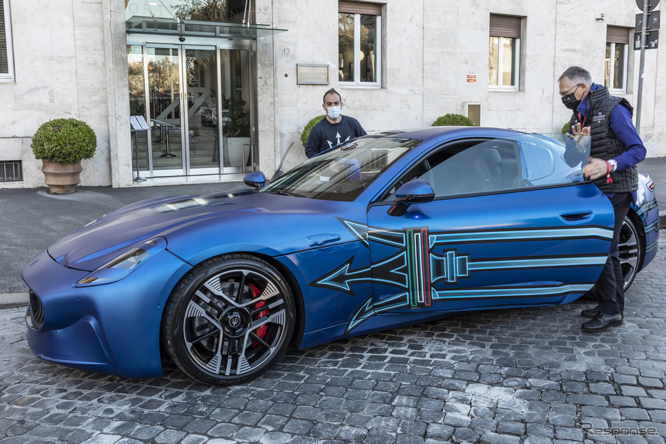 マセラティ・グラントゥーリズモ 次期型のEVプロトタイプに試乗するステランティスのカルロス・タバレスCEO《photo by Maserati》