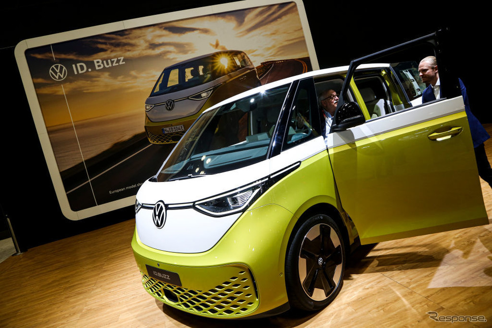 フォルクスワーゲン ID.Buzz(ニューヨークモーターショー2022)《Photo by Pablo Monsalve/VIEWpress/Corbis News/ゲッティイメージズ》