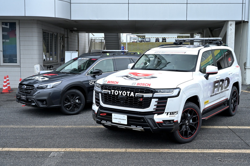 FRO レガシィアウトバックとランドクルーザーGRスポーツ《写真撮影 雪岡直樹》
