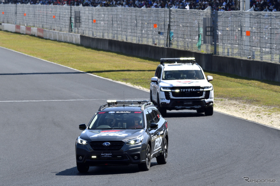 FRO レガシィアウトバックとランドクルーザーGRスポーツ《写真撮影 雪岡直樹》