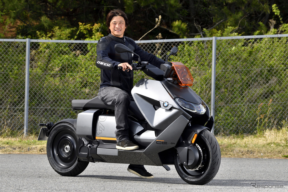BMW CE04と鈴木大五郎氏《写真撮影 雪岡直樹》