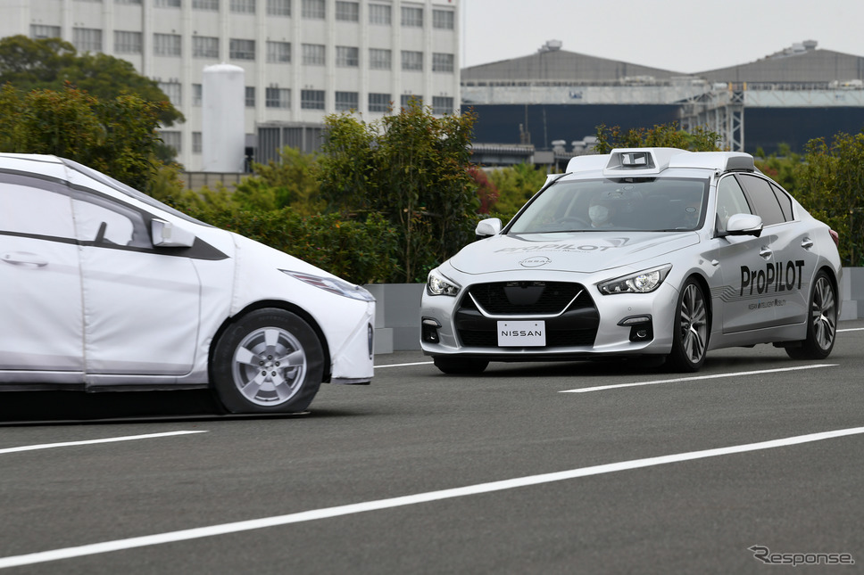 日産自動車が開発した緊急回避性能を飛躍的に向上させる運転支援技術「グラウンド・トゥルース・パーセプション」のデモ《写真撮影 中野英幸》