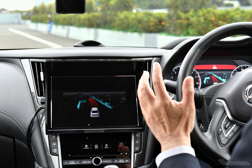 日産自動車が開発した緊急回避性能を飛躍的に向上させる運転支援技術「グラウンド・トゥルース・パーセプション」のデモ《写真撮影 中野英幸》