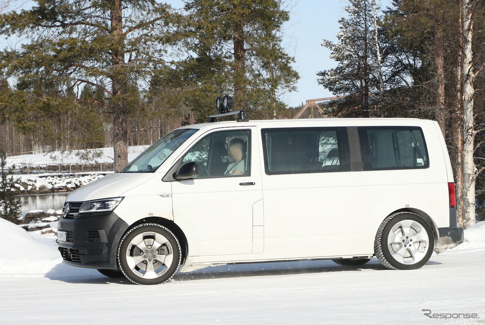 VW ID.Buzz ロングタイプの開発車両(スクープ写真)《APOLLO NEWS SERVICE》