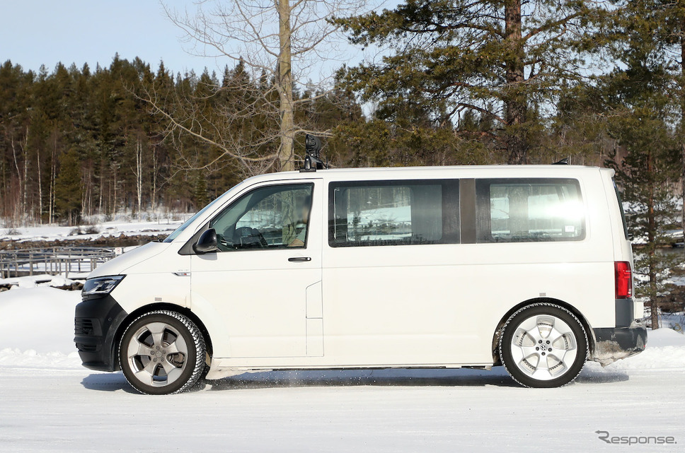 VW ID.Buzz ロングタイプの開発車両(スクープ写真)《APOLLO NEWS SERVICE》